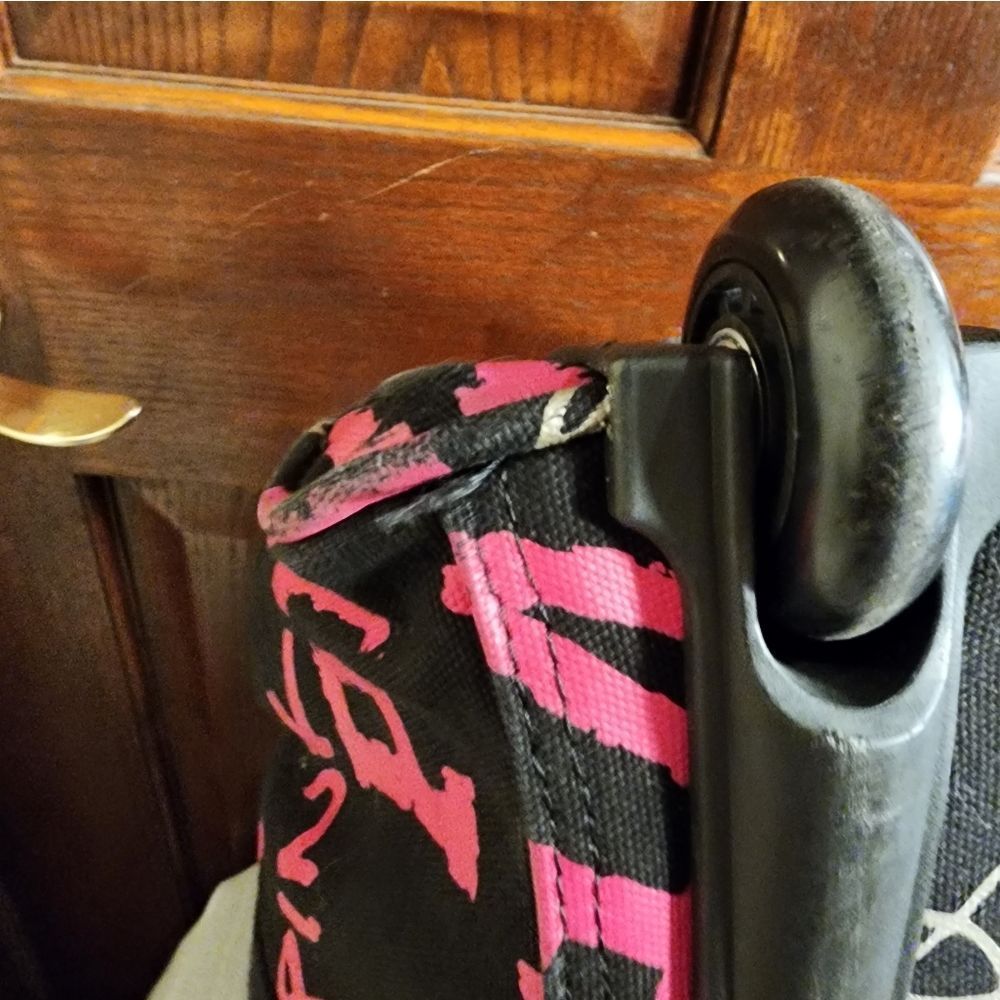 Nice Vintage Victoria Secret Wheelie Luggage Carry On - Picture 14 of 15